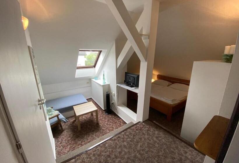 بنسيون Restaurace A Penzion Klatovský Dvůr