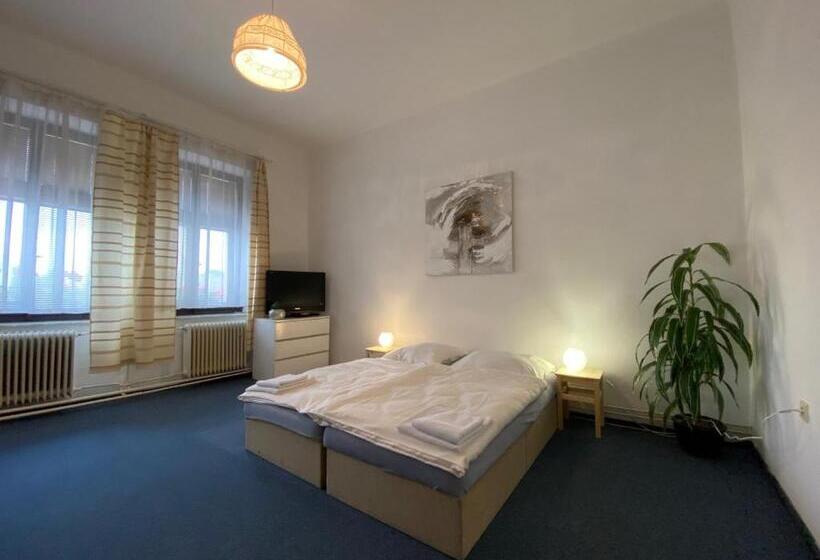 بنسيون Restaurace A Penzion Klatovský Dvůr