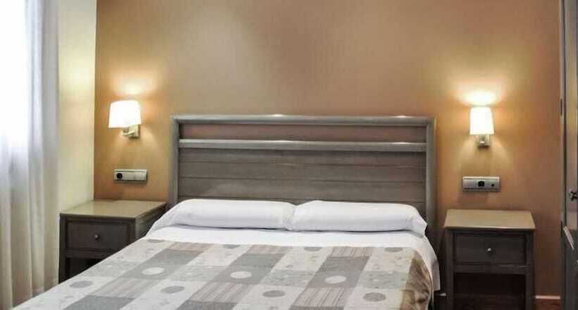 Hostal Y Albergue Haizea   Hostel