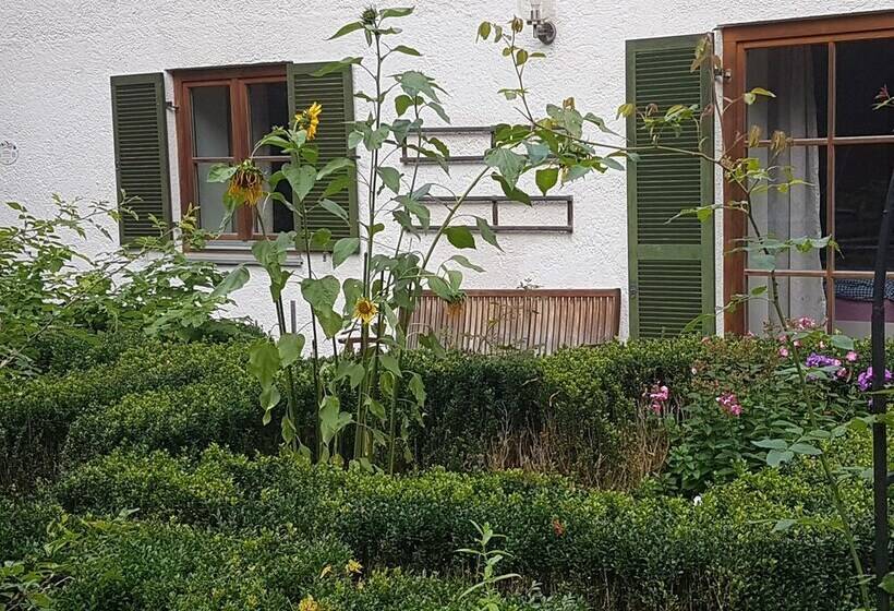 Martina S Place Bed & Breakfast