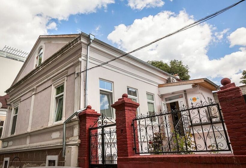 Nomado Hostel