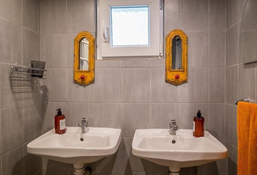 Nomado Hostel