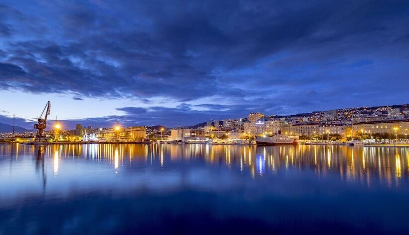 پانسیون Deluxe Ploech