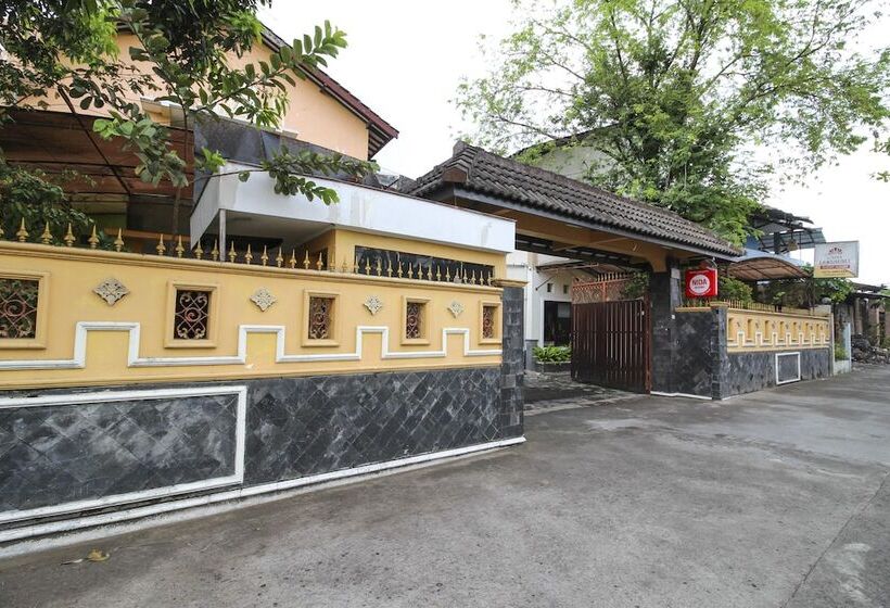 هتل Reddoorz Near Lotte Mart Maguwo