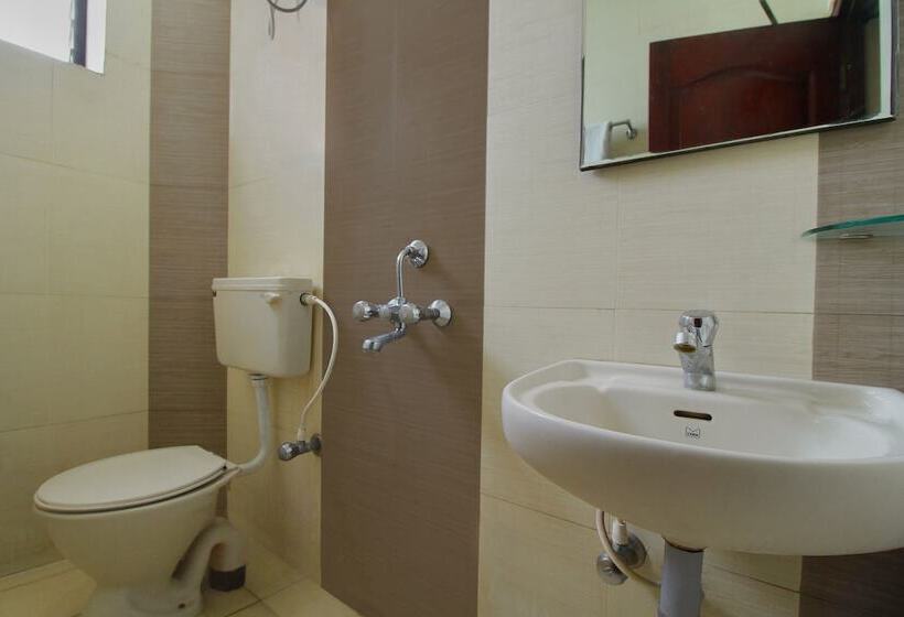 هتل Shreenithi By Oyo Rooms