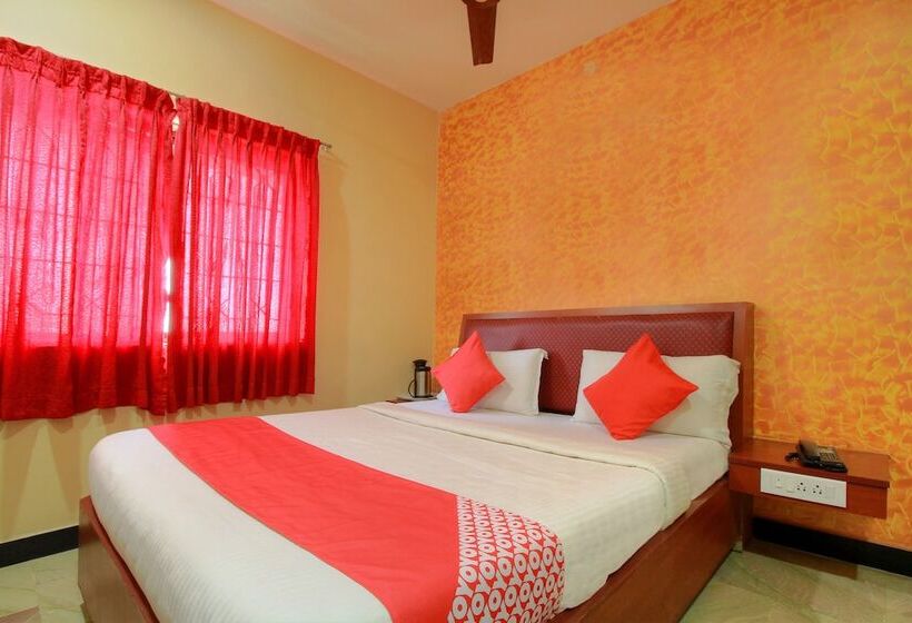 هتل Shreenithi By Oyo Rooms