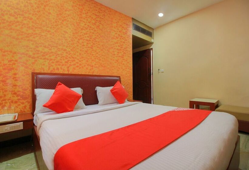 هتل Shreenithi By Oyo Rooms