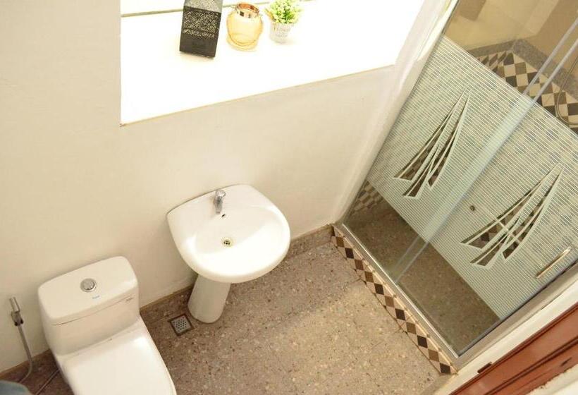 فندق صغير Escolta's Homey Lodge