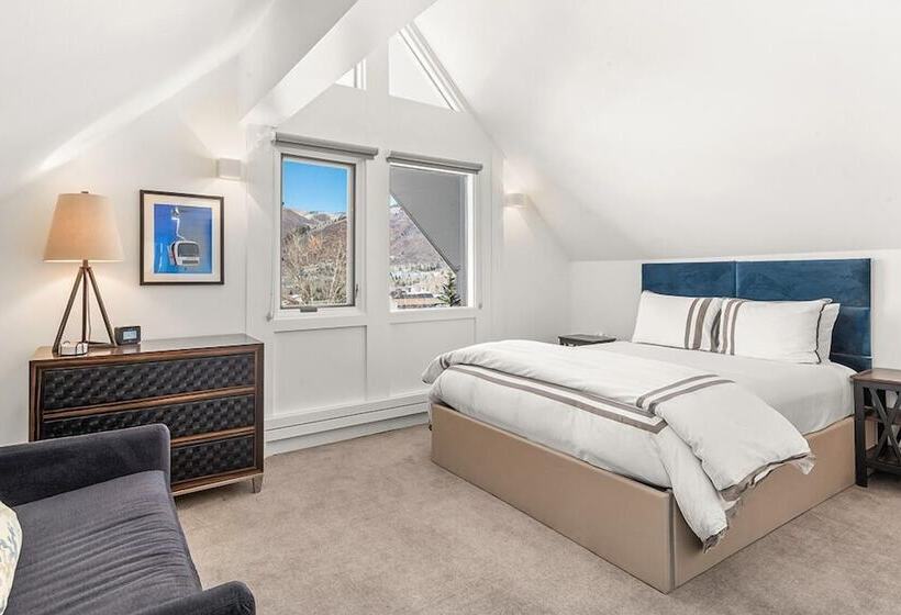 Fifth Avenue Condominiums By Frias
