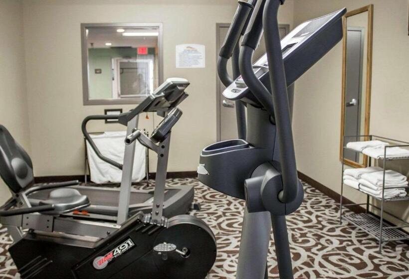 호텔 Copley Inn & Suites, Copley   Akron