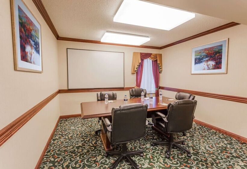 בית מלון כפרי Days Inn & Suites By Wyndham Warren