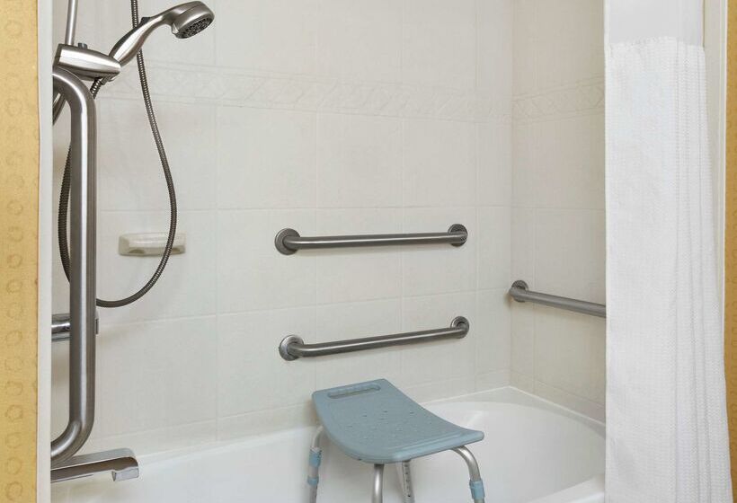 Doubletree By Hilton Hotel Jackson