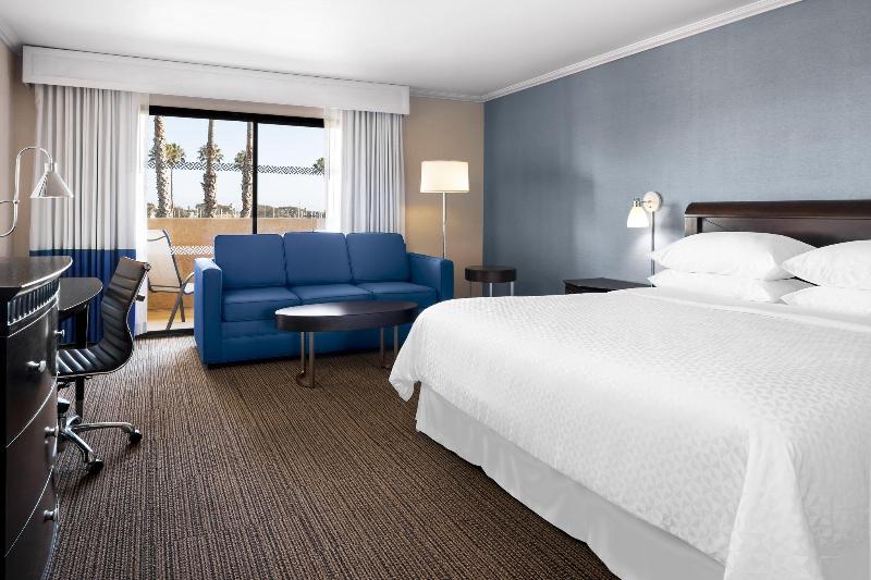 هتل Four Points By Sheraton Ventura Harbor Resort