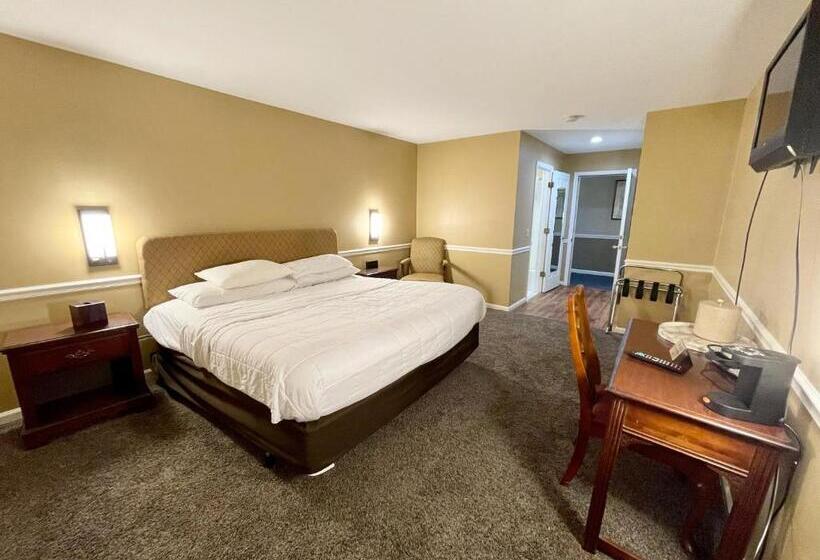 Отель Four Seasons Country Inn