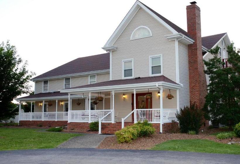 Отель Four Seasons Country Inn