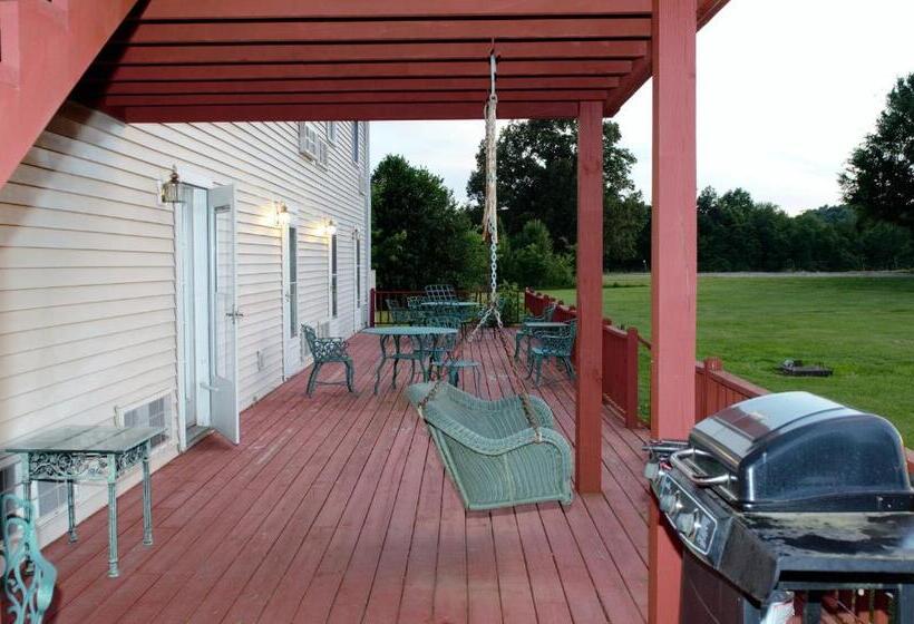 Отель Four Seasons Country Inn