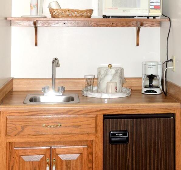 Отель Four Seasons Country Inn