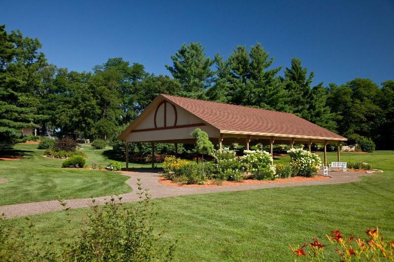 هتل Goldmoor Inn & Resort