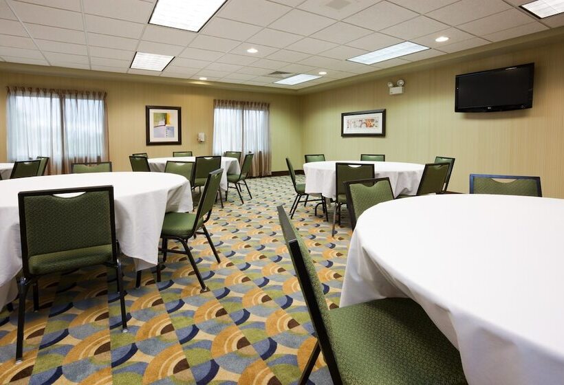فندق Holiday Inn Express & Suites Madison Verona, An Ihg