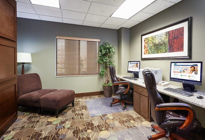 فندق Holiday Inn Express & Suites Madison Verona, An Ihg