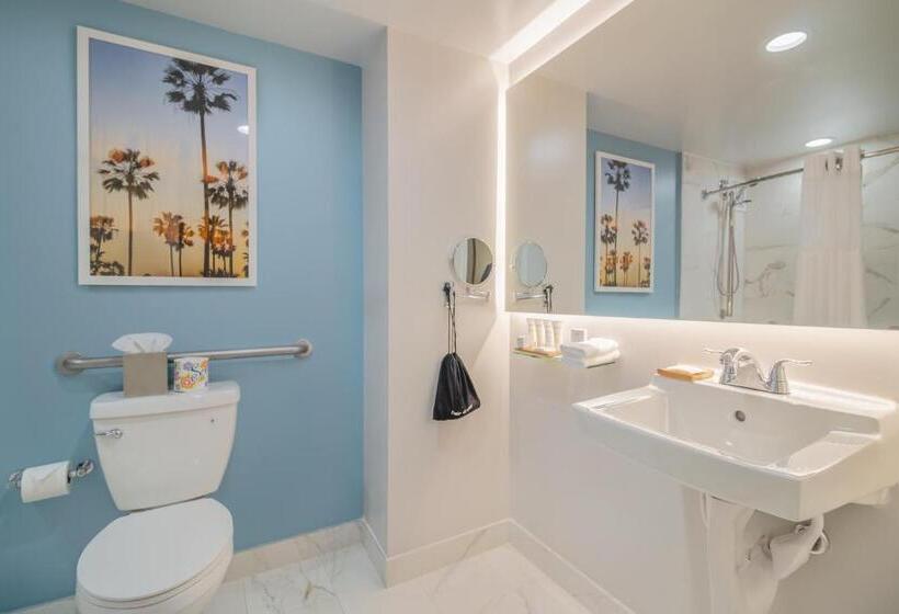 هتل Radisson Resort Miami Beach