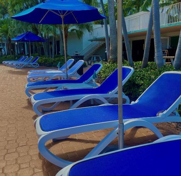 هتل Radisson Resort Miami Beach