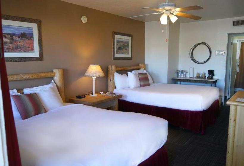 فندق على الطريق Fort Verde Suites