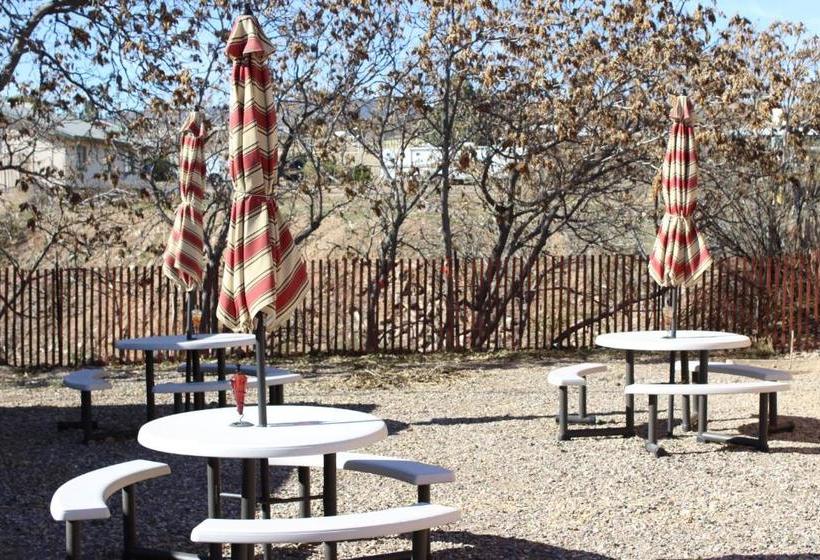 فندق على الطريق Fort Verde Suites