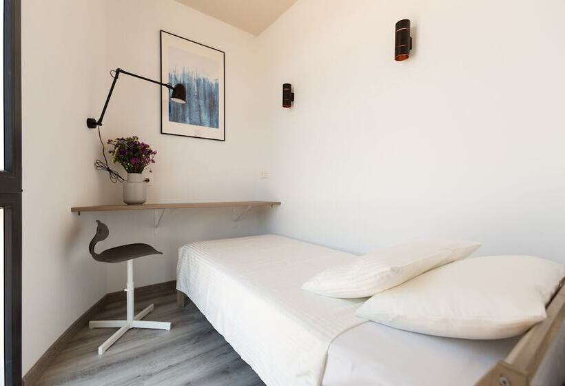 Hostal12