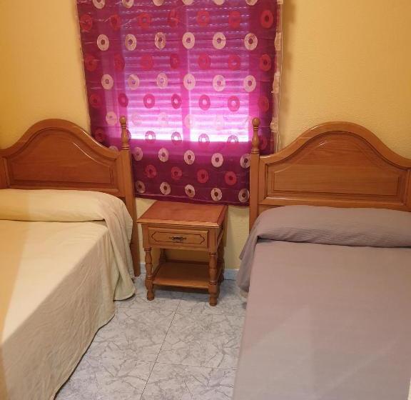 ペンション Hostal La Horra