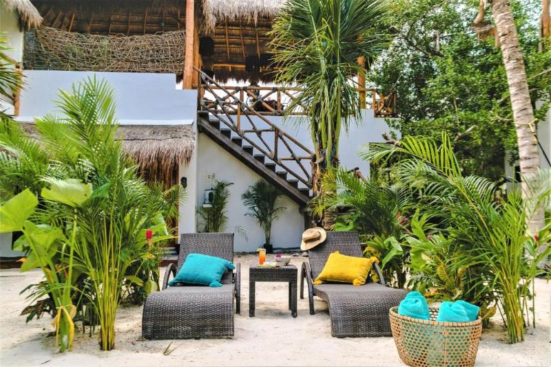 هتل La Puerta Azul Beachfront  Adults Only