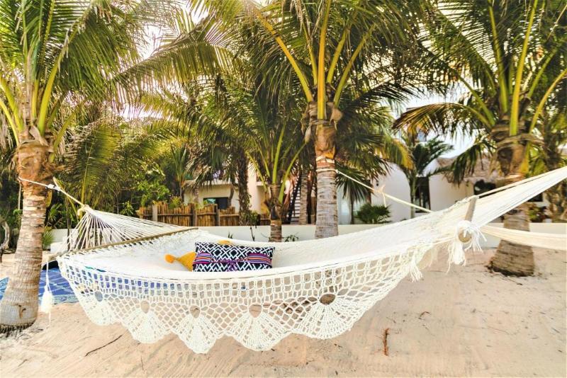 هتل La Puerta Azul Beachfront  Adults Only