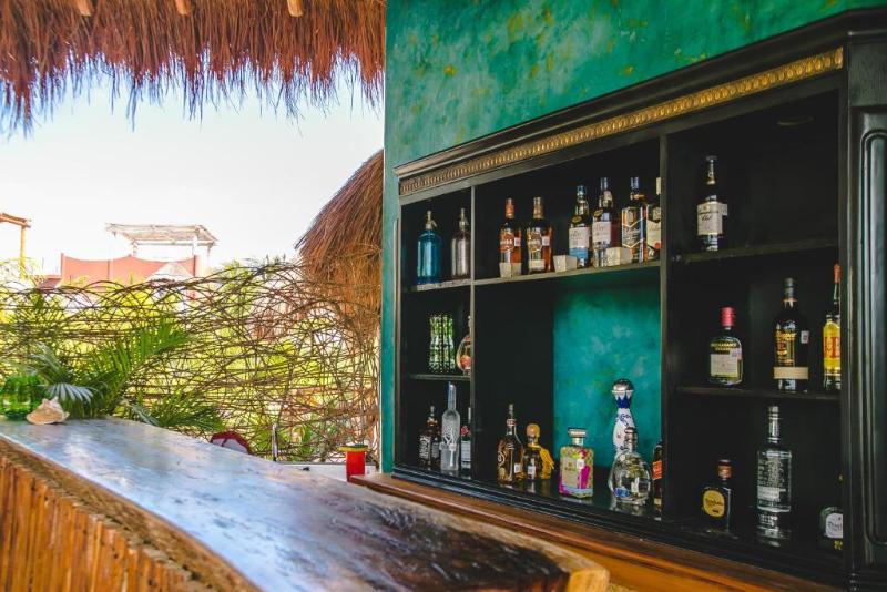 هتل La Puerta Azul Beachfront  Adults Only