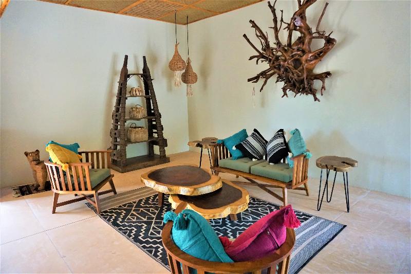 هتل La Puerta Azul Beachfront  Adults Only