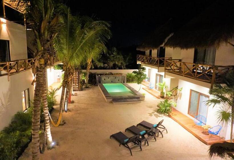 هتل La Puerta Azul Beachfront  Adults Only