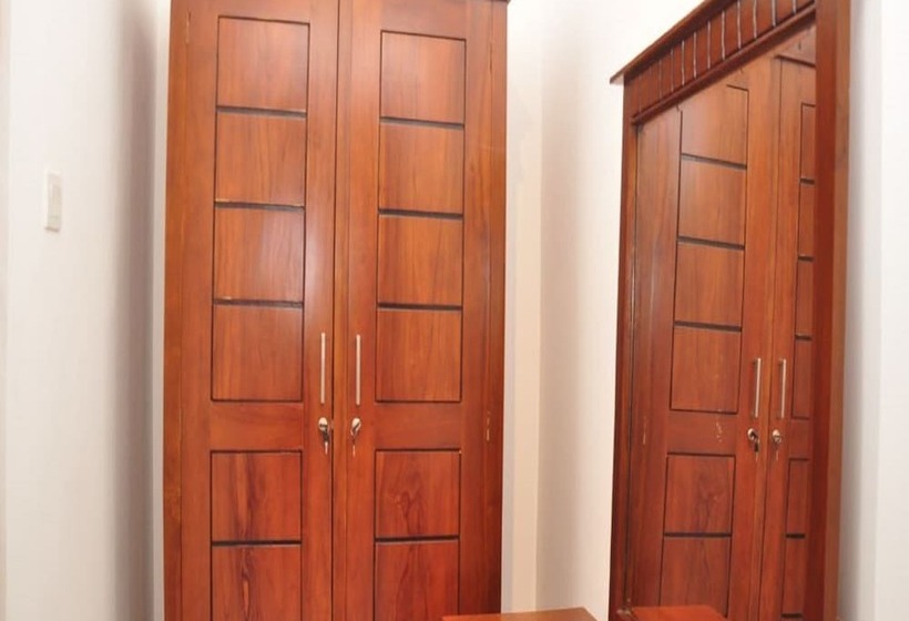 膳宿费 The Roxbury