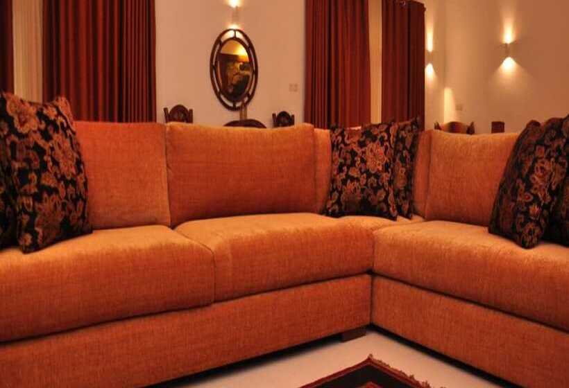 膳宿费 The Roxbury