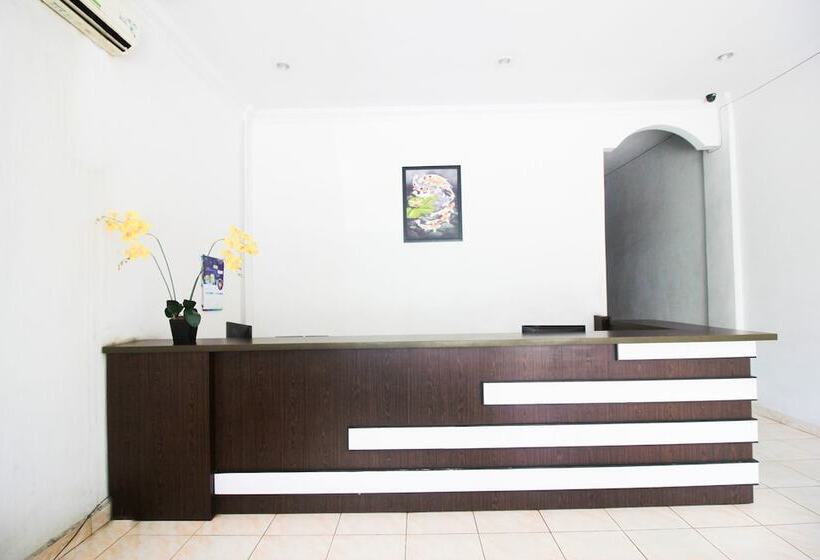 בית מלון כפרי Oyo 1969 Wisma Sari