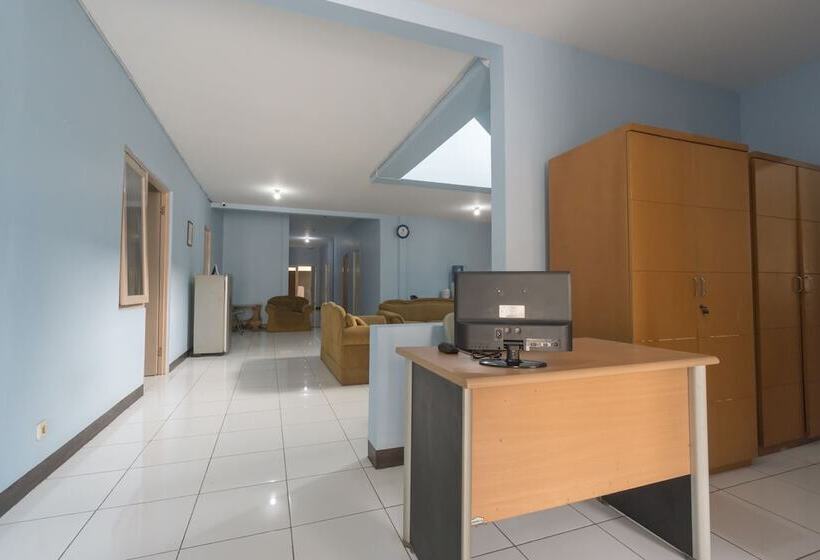 هتل Oyo 2110 Rotterdam Residence