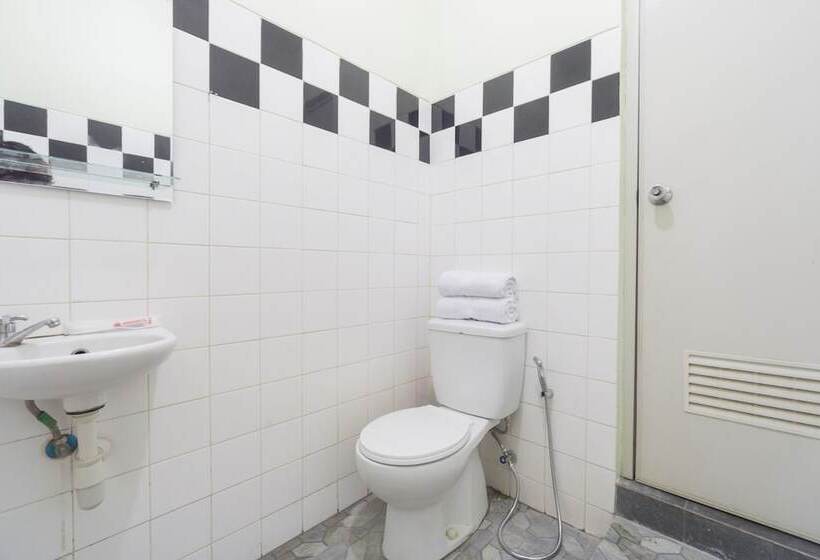 هتل Oyo 2110 Rotterdam Residence