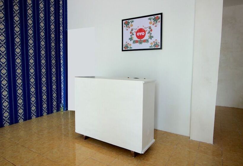 هتل Oyo 1981 Unib Kostel