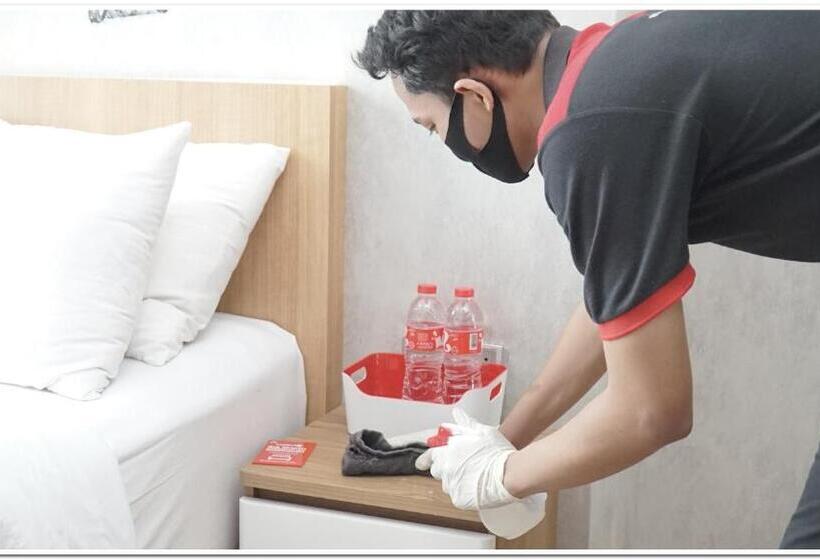 هتل Reddoorz @ Parapat