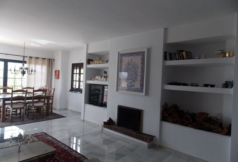 Apartment With Sea View In Puerto Banus