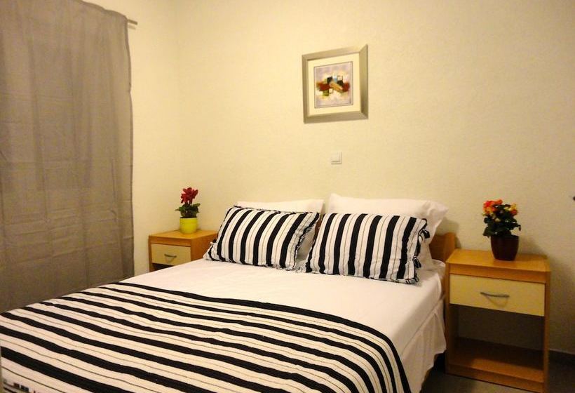 Paradise Apartments   Robinson Getaway