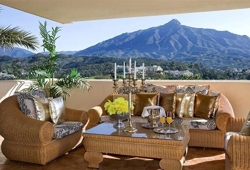 Unique Luxurious And Palacial Villa