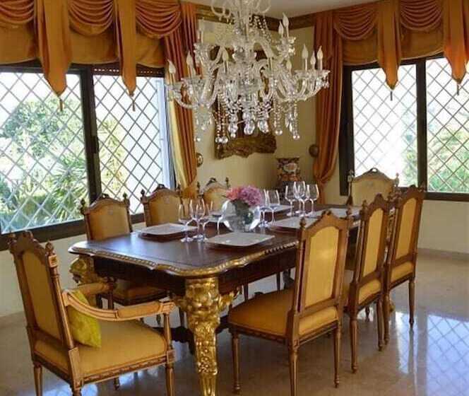 Unique Luxurious And Palacial Villa