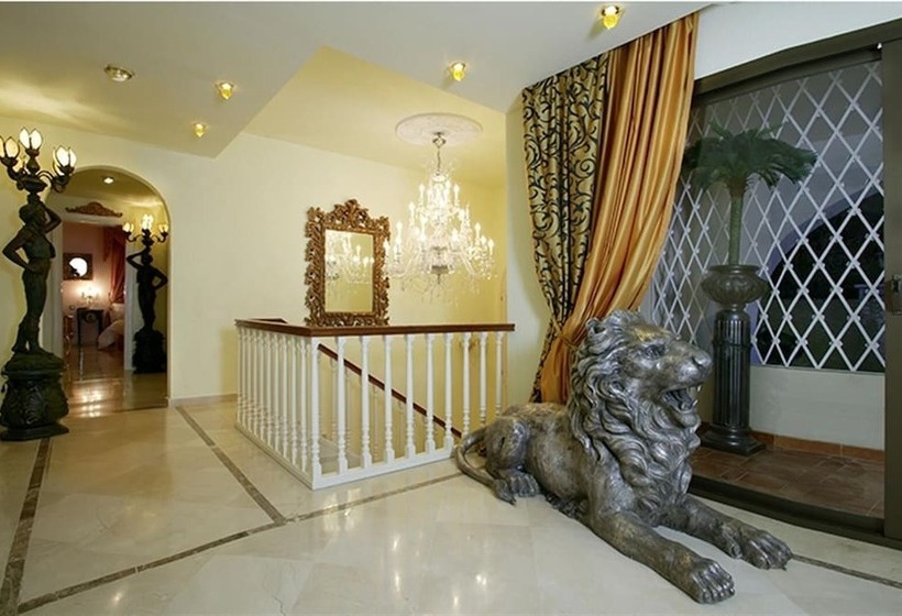 Unique Luxurious And Palacial Villa