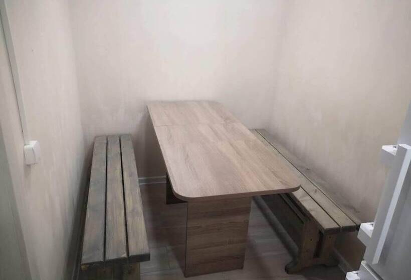 Yahostel
