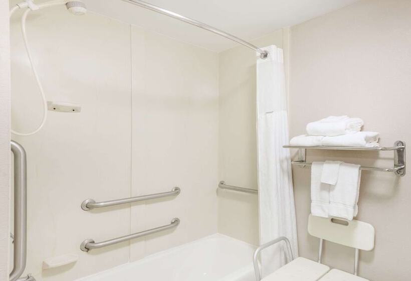 בית מלון כפרי Baymont By Wyndham Clarksville Northeast