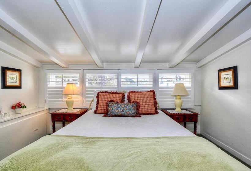 ホテル Carmel Green Lantern Inn